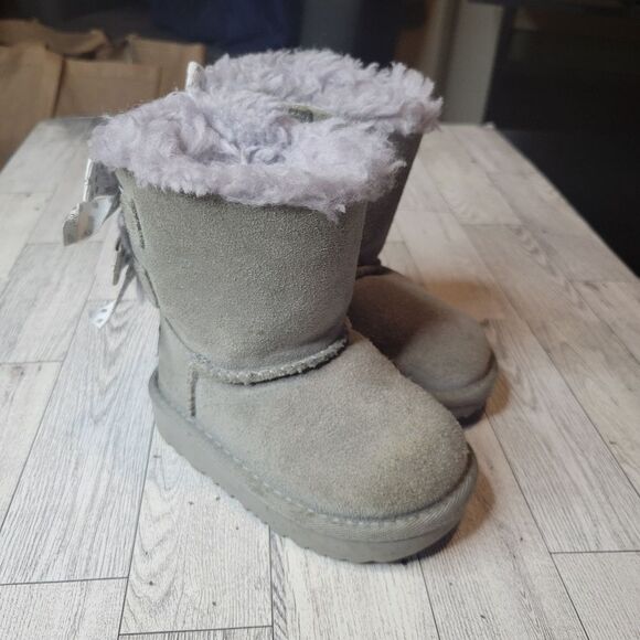 UGG Other - Toddler 6 UGG Girls' Mini Bailey Bow II Shimmer Boots (Infant)